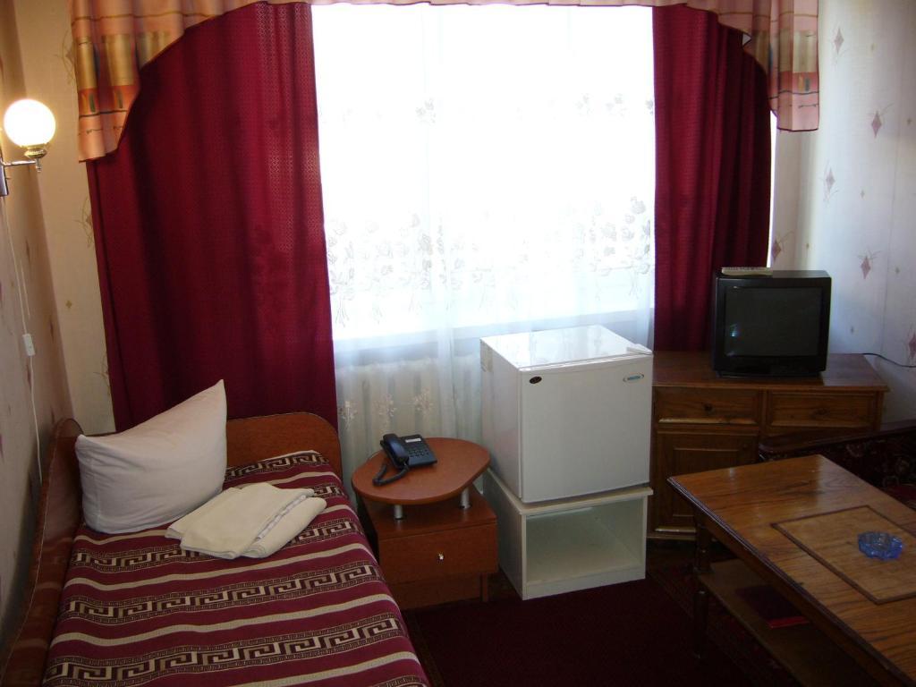 Hotel Profspilkovyi Lutsʼk Cameră foto